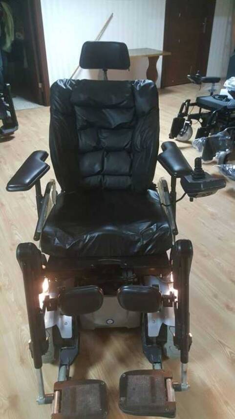 İnvacare Zephyr Safir Akülü Sandalye - 2