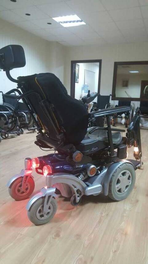 İnvacare Zephyr Safir Akülü Sandalye - 4